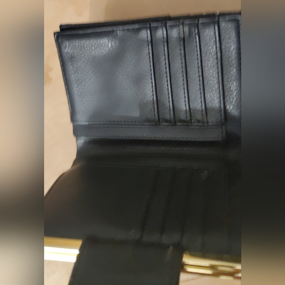 Buxton Leather Small Bifold Wallet with attached Change Purse. - Picture 5 of 5